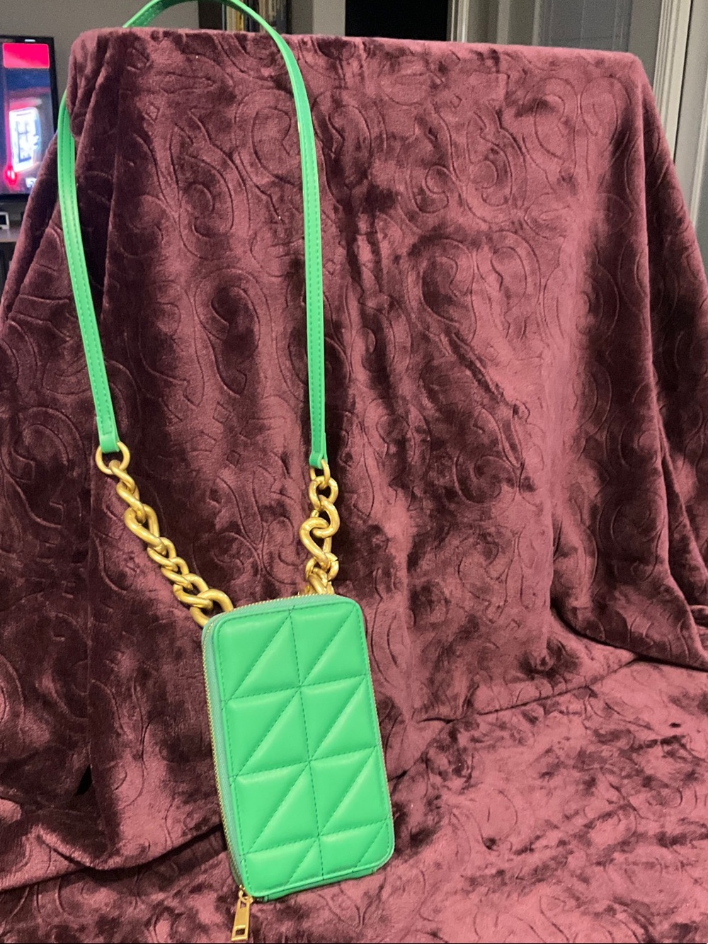 Zara Emerald Quilted Crossbody Phone Pouch with Gold Chain